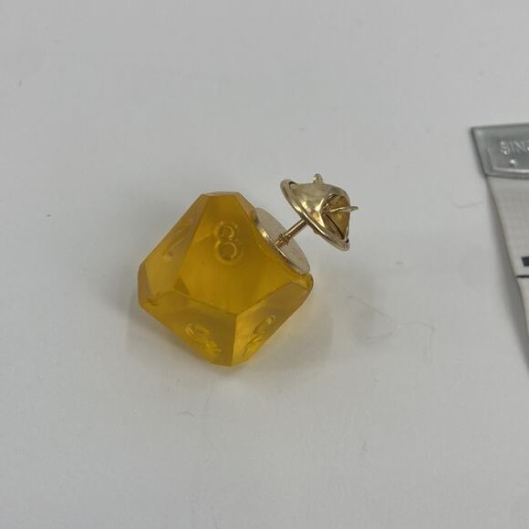 Handmade D&D yellow dice pin - Picture 2 of 3